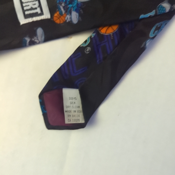 Vintage Ralph Marlin men's tie Charlotte hornets basketball 100% silk - Picture 3 of 4
